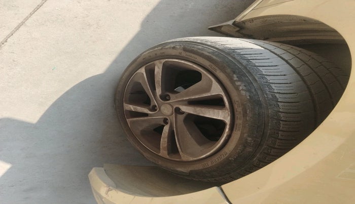 2020 Tata ALTROZ XZ PETROL, Petrol, Manual, 56,304 km, tyre