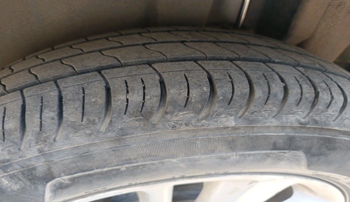 2011 Maruti Swift ZXI, Petrol, Manual, 67,810 km, tyre