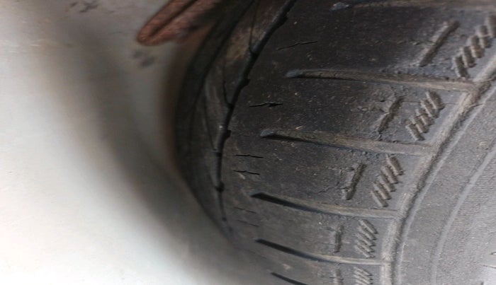 2011 Maruti Swift ZXI, Petrol, Manual, 67,810 km, tyre