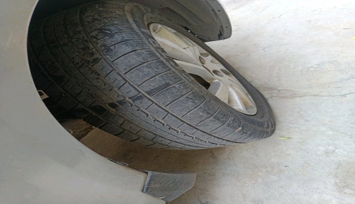 2011 Maruti Swift ZXI, Petrol, Manual, 67,810 km, tyre