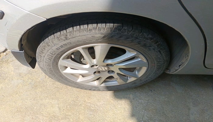 2011 Maruti Swift ZXI, Petrol, Manual, 67,810 km, tyre