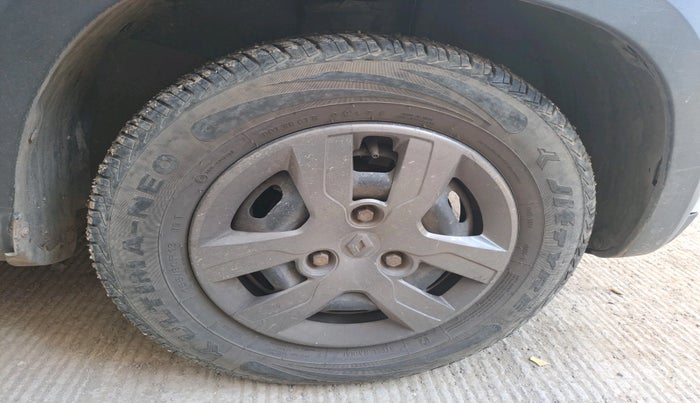 2017 Renault Kwid RXT 1.0 AMT (O), Petrol, Automatic, 1,00,880 km, tyre