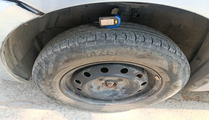 2013 Maruti Swift Dzire VXI, Petrol, Manual, 1,42,032 km, tyre