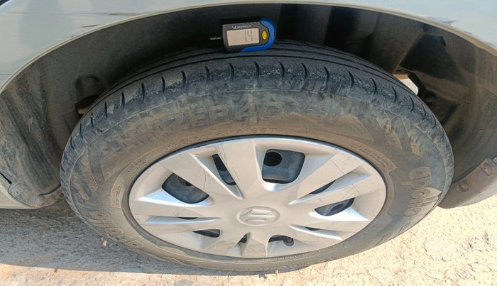 2013 Maruti Swift Dzire VXI, Petrol, Manual, 1,42,032 km, tyre