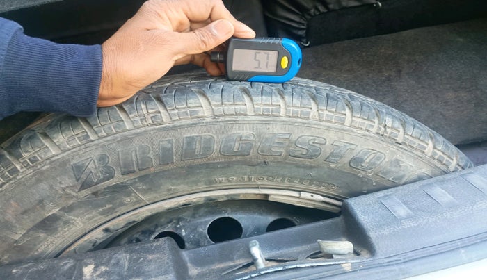 2017 Maruti Swift LXI (O), CNG, Manual, 77,287 km, tyre