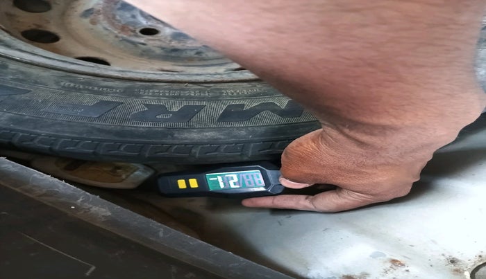 2015 Hyundai i10 MAGNA 1.1, Petrol, Manual, 62,327 km, tyre