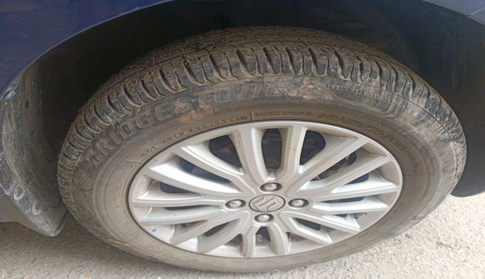 2020 Maruti Dzire ZXI, Petrol, Manual, 14,101 km, tyre