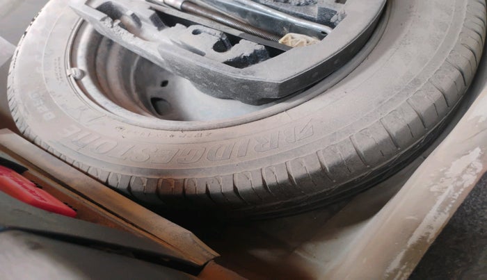 2012 Volkswagen Polo TRENDLINE 1.2L DIESEL, Diesel, Manual, 1,16,409 km, tyre