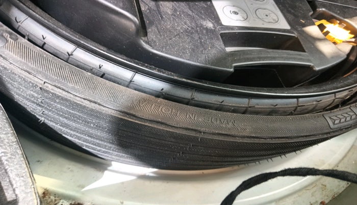 2010 Audi Q7 3.0 TDI QUATTRO, Diesel, Automatic, 1,00,843 km, tyre