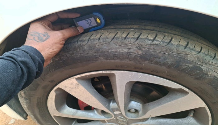 2017 Hyundai Elite i20 ASTA 1.2, Petrol, Manual, 1,42,829 km, tyre