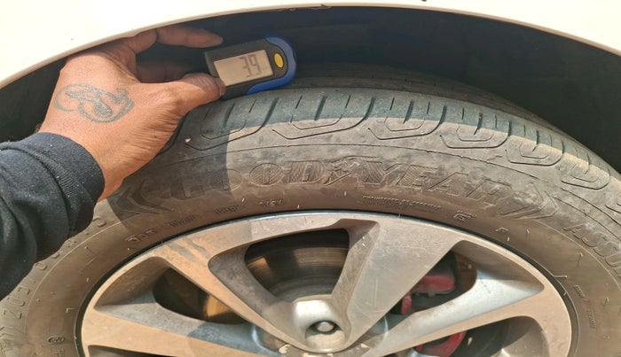 2017 Hyundai Elite i20 ASTA 1.2, Petrol, Manual, 1,42,829 km, tyre