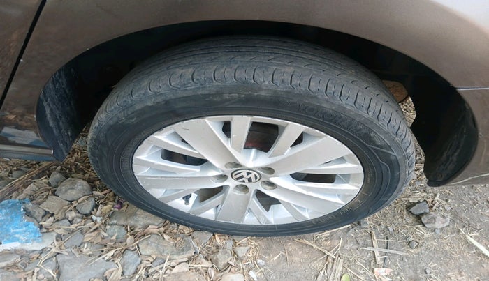 2014 Volkswagen Vento HIGHLINE 1.5 AT, Diesel, Automatic, 1,72,135 km, tyre