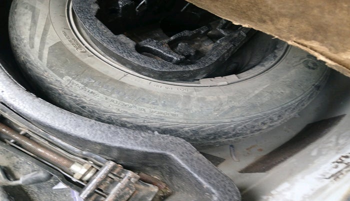 2014 Volkswagen Vento HIGHLINE 1.5 AT, Diesel, Automatic, 1,72,135 km, tyre