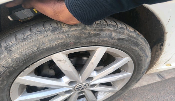 2017 Volkswagen Polo HIGHLINE1.2L, Petrol, Manual, 1,00,848 km, tyre