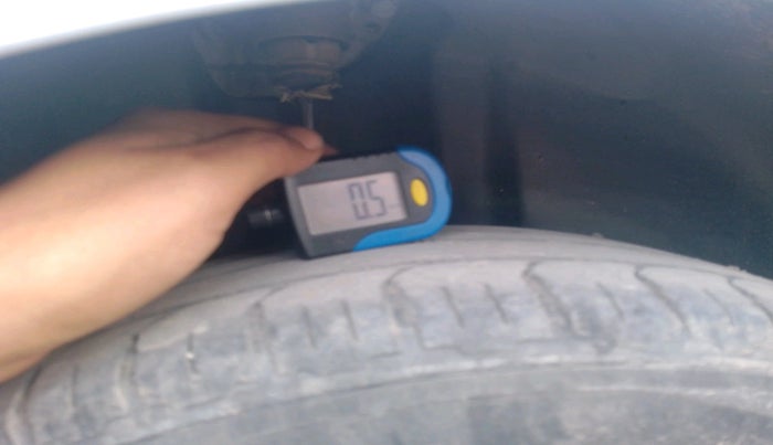 2015 Volkswagen Polo HIGHLINE1.2L, Petrol, Manual, 1,11,453 km, tyre