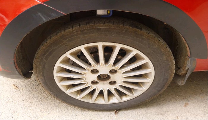 2015 Tata Zest XMS PETROL, Petrol, Manual, 1,27,285 km, tyre