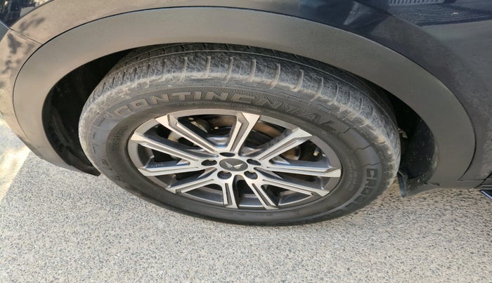 2022 Mahindra XUV700 AX 7 LUXURY D AT 7 STR, Diesel, Automatic, 79,653 km, tyre