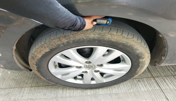 2016 Maruti Ertiga ZXI, CNG, Manual, 1,01,263 km, tyre