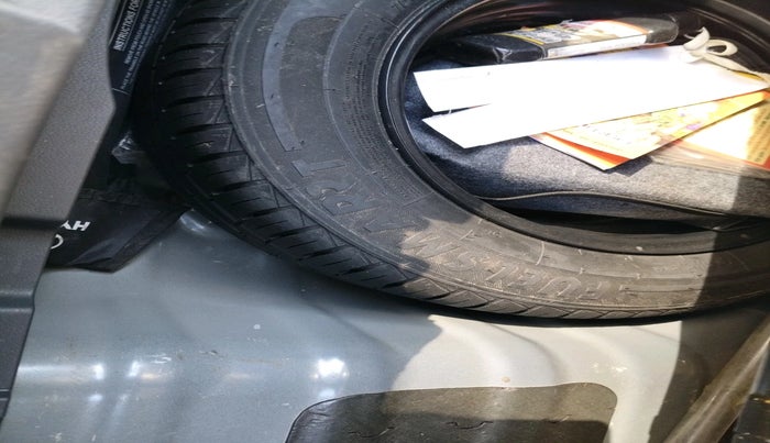 2021 Hyundai GRAND I10 NIOS SPORTZ 1.2 KAPPA VTVT CNG, CNG, Manual, 29,811 km, tyre