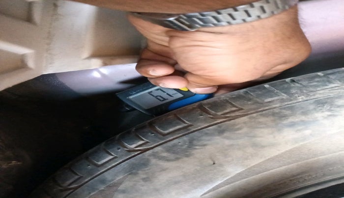 2021 Mahindra XUV300 W6 1.2 PETROL AMT, Petrol, Automatic, 46,593 km, tyre