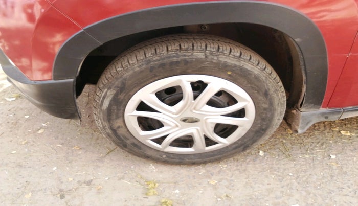 2016 Mahindra Kuv100 K4 6 STR, Petrol, Manual, 52,158 km, tyre