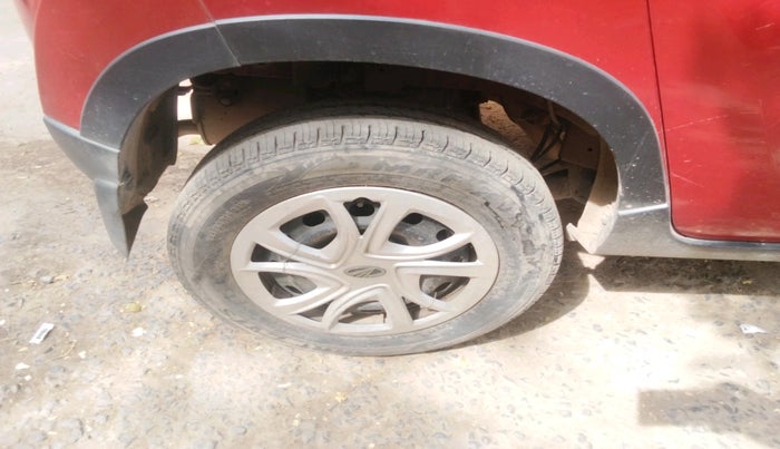 2016 Mahindra Kuv100 K4 6 STR, Petrol, Manual, 52,158 km, tyre