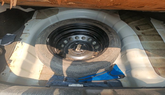 2014 Hyundai Verna FLUIDIC 1.6 VTVT SX, Petrol, Manual, 1,40,087 km, tyre