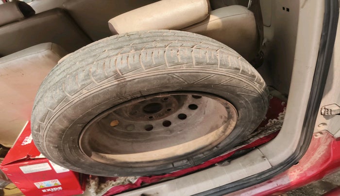 2008 Toyota Innova G4 2.5 8 STR, Diesel, Manual, 1,80,621 km, tyre