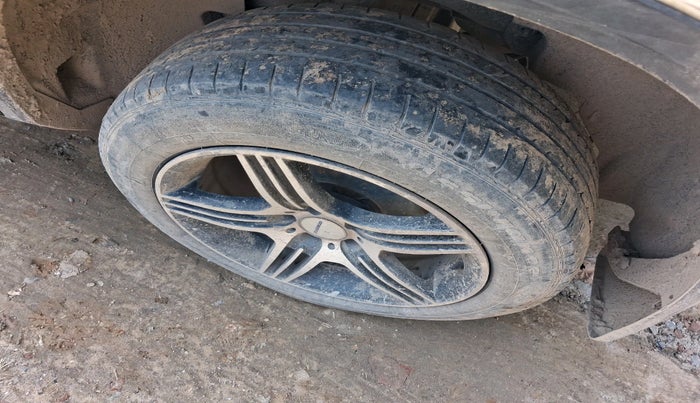 2019 Tata Harrier XE 2.0L KRYOTEC, Diesel, Manual, 1,26,470 km, tyre