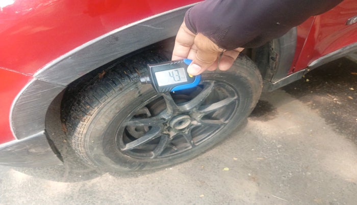 2016 Mahindra Kuv100 K6 PLUS 6 STR, Petrol, Manual, 98,416 km, tyre