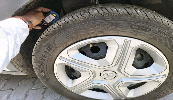 2021 Tata NEXON XMA PETROL, Petrol, Automatic, 20,017 km, tyre