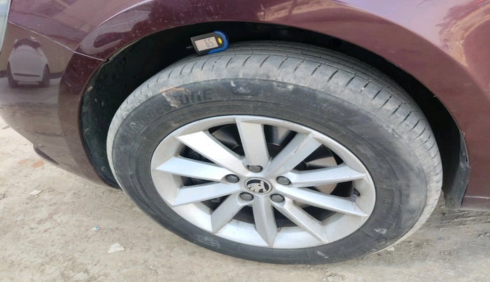 2014 Skoda Superb ELEGANCE 2.0 TDI CR AT, Diesel, Automatic, 99,556 km, tyre