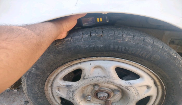 2013 Chevrolet Beat LT PETROL, Petrol, Manual, 1,05,657 km, tyre