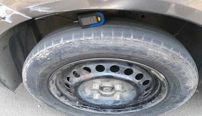 2015 Honda Brio S MT, Petrol, Manual, 38,262 km, tyre