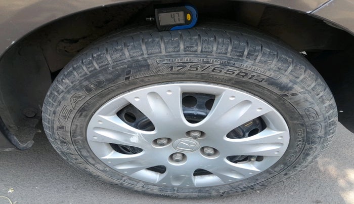 2015 Honda Brio S MT, Petrol, Manual, 38,262 km, tyre