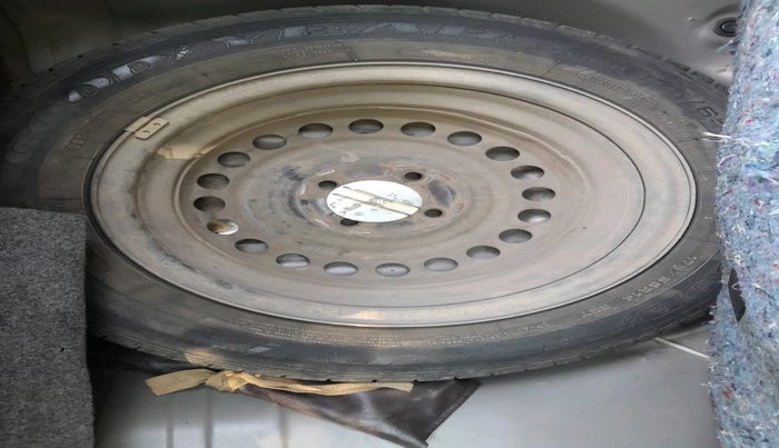 2015 Honda Brio S MT, Petrol, Manual, 38,262 km, tyre