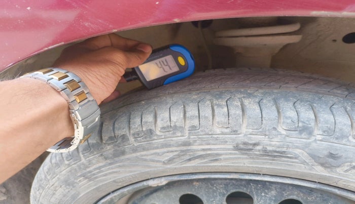 2011 Maruti Wagon R 1.0 VXI, CNG, Manual, 99,778 km, tyre