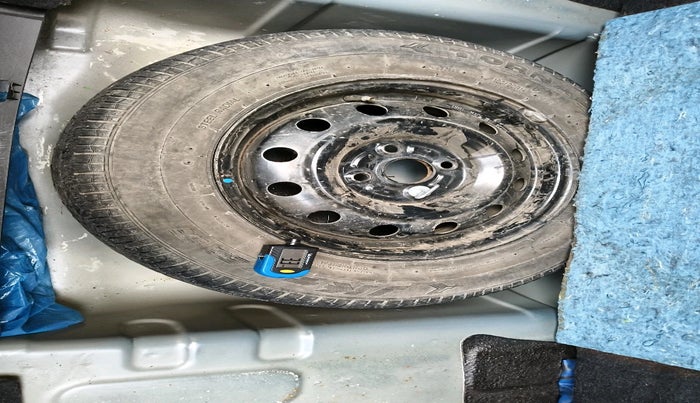 2008 Maruti Swift Dzire VXI 1.3, Petrol, Manual, 40,560 km, tyre