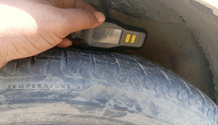 2022 Maruti Ertiga VXI CNG, CNG, Manual, 33,324 km, tyre