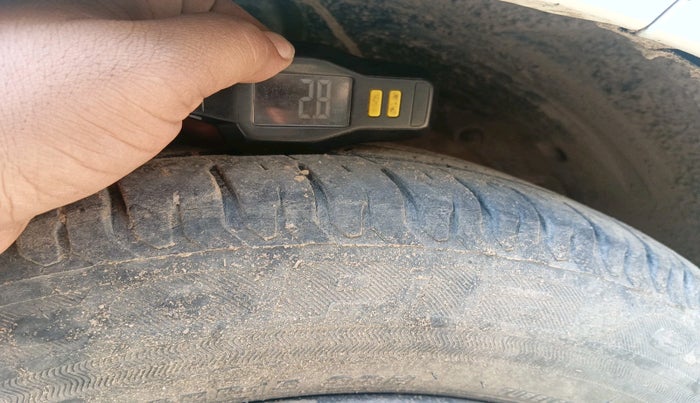 2022 Maruti Ertiga VXI CNG, CNG, Manual, 33,324 km, tyre