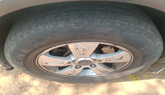 2013 Mahindra XUV500 W8, Diesel, Manual, 1,96,928 km, tyre