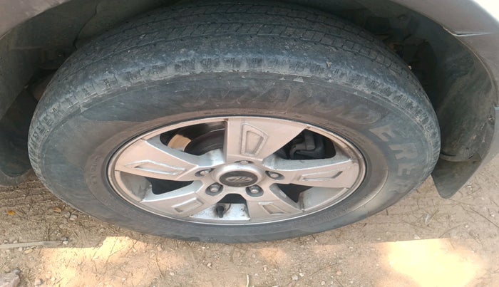 2013 Mahindra XUV500 W8, Diesel, Manual, 1,96,928 km, tyre