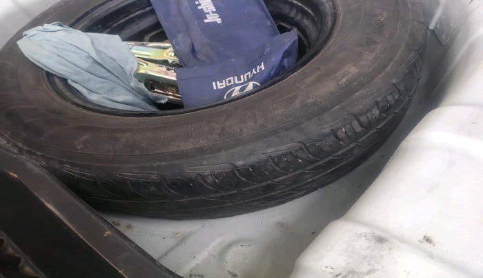 2013 Hyundai i20 ERA 1.2, Petrol, Manual, 1,72,699 km, tyre