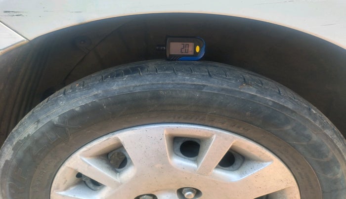 2013 Hyundai i20 ERA 1.2, Petrol, Manual, 1,72,699 km, tyre