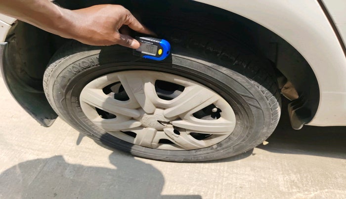 2011 Skoda Fabia AMBIENTE 1.2 MPI, Petrol, Manual, 1,27,815 km, tyre