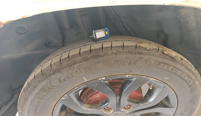 2013 Nissan Terrano XV D THP PREMIUM 110 PS EDITION, Diesel, Manual, 2,58,657 km, tyre