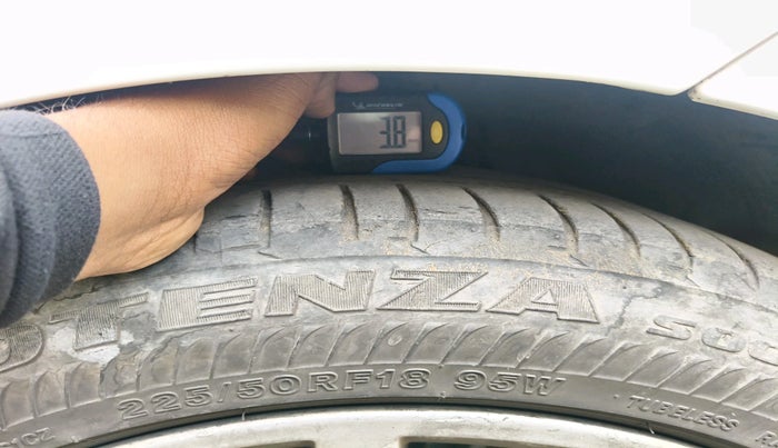 2018 BMW 3 Series  GT 320d Luxury Line, Diesel, Automatic, 1,16,251 km, tyre