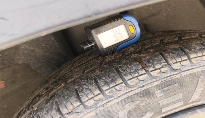 2017 Renault Kwid RXT 1.0, Petrol, Manual, 85,485 km, tyre