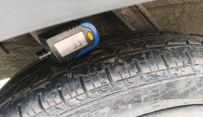 2017 Renault Kwid RXT 1.0, Petrol, Manual, 85,485 km, tyre