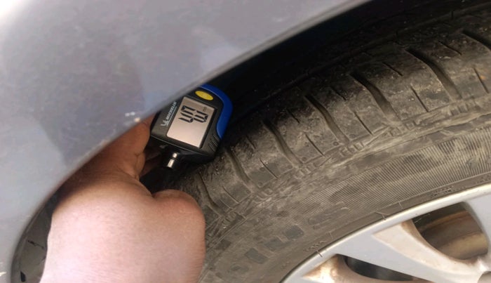 2016 Maruti Ciaz ZDI SHVS, Diesel, Manual, 2,27,141 km, tyre